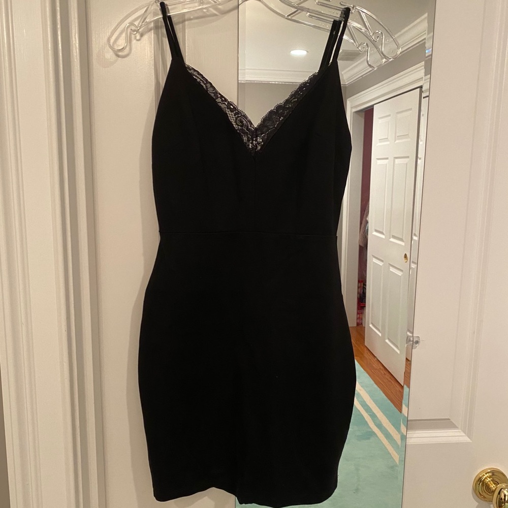 LULU’S BLACK DRESS